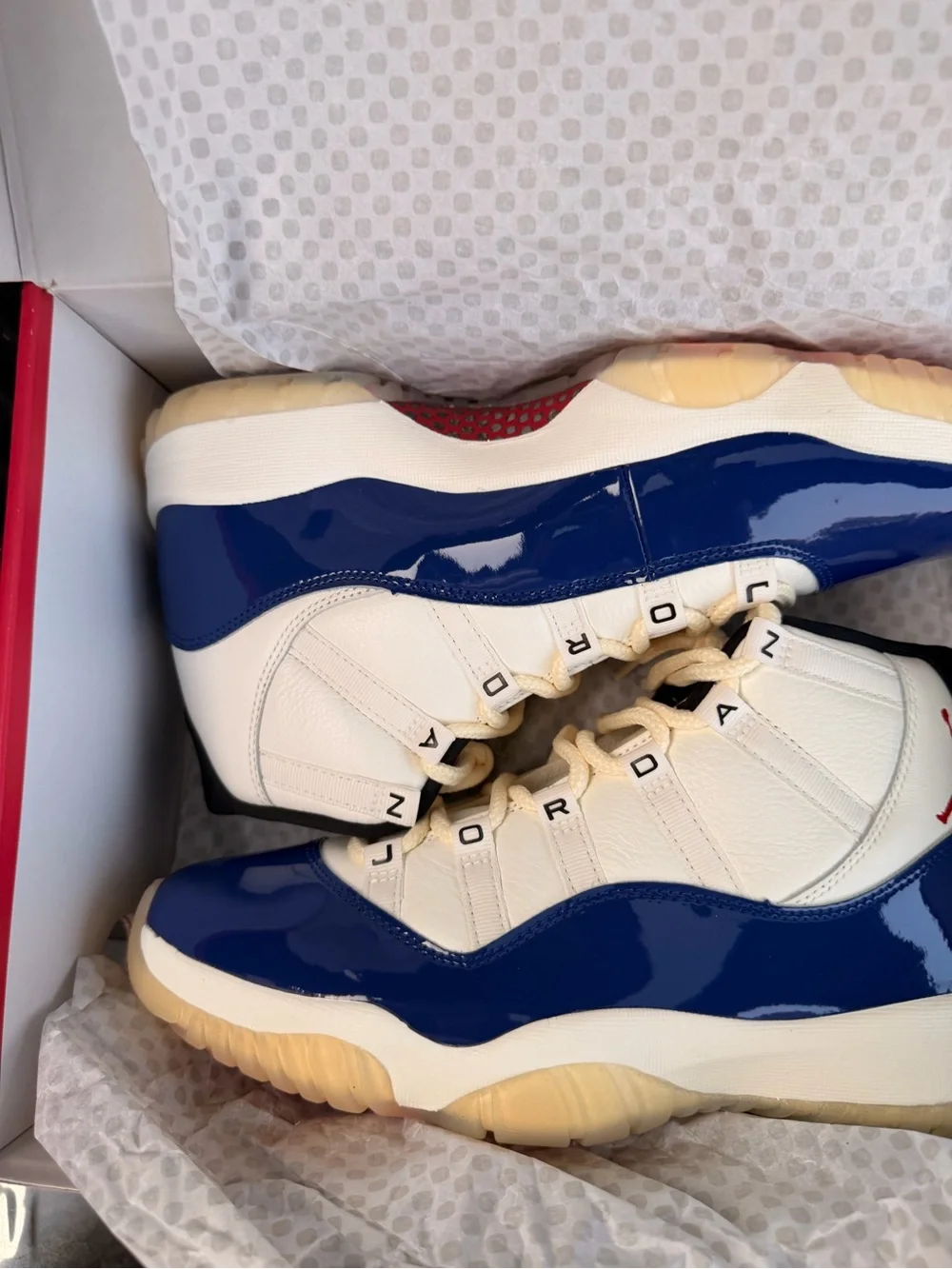 Jordan Men's Retro 11 Shoes in White & Blue
